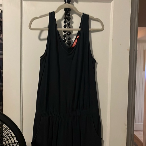 Cute black tank jumper! - Picture 1 of 3